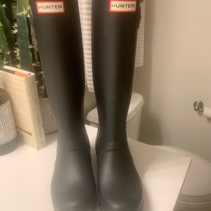 Women's Refined Slim Fit Rain Boots